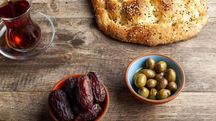 AKŞAM EZANI SAAT KAÇTA OKUNUYOR