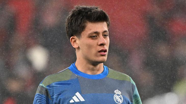 İKİNCİ YARIDA GÖRÜNMEZ OLDU