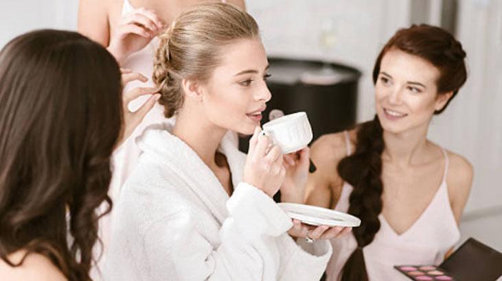 Nişan makyajı nasıl olmalı Düğün hazırlığından ayıran detay bakın neymiş