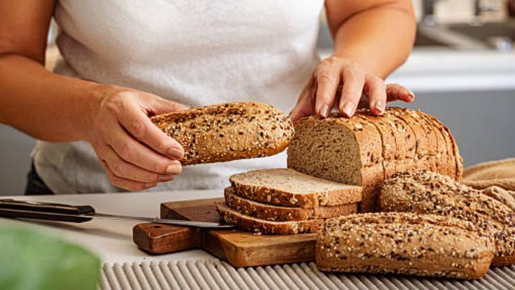 Ekmeği yaparken fırını önceden ısıtan yandı Sirkeyle açınca kabarıyor