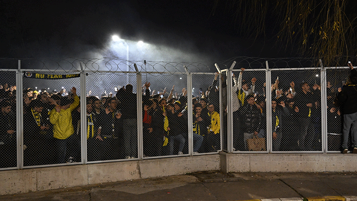 Fenerbahçe taraftarları NGolo Kante için havalimanında