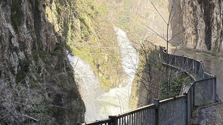 ERİYEN KAR SULARI İKİNCİ ŞELALEYİ OLUŞTURDU