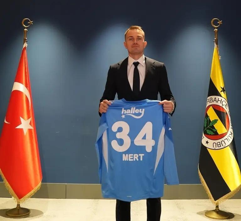 2025-2026 SÜPER LİG TRANSFERLER Kış transfer döneminde Galatasaray, Fenerbahçe, Beşiktaş ve Trabzonspor kadrosuna yeni katılan isimler...