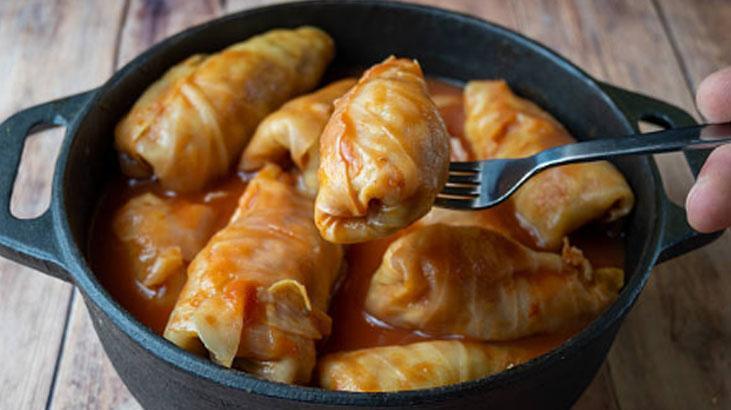 Sarma sararken parçalanan yapraklara son Ustaların pratik lahana seçme yöntemi Sarma sararken parçalanan yapraklara son Ustaların pratik lahana seçme yöntemi