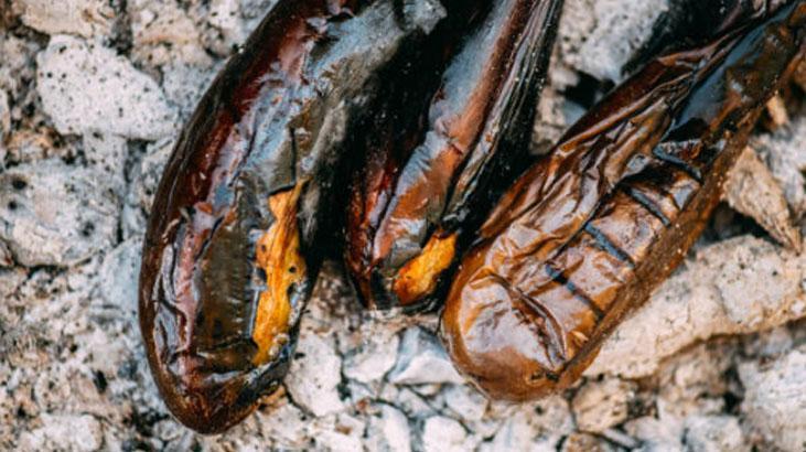 Et yemeğinin yanında iyi gider: Közlenmiş patlıcan mezesi nasıl hazırlanır Et yemeğinin yanında iyi gider: Közlenmiş patlıcan mezesi nasıl hazırlanır
