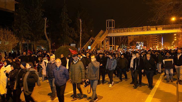 Türkiyenin en zor gecesi: 6 Şubat Hayatını kaybedenler dualarla anıldı