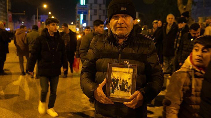 Türkiyenin en zor gecesi: 6 Şubat Hayatını kaybedenler dualarla anıldı
