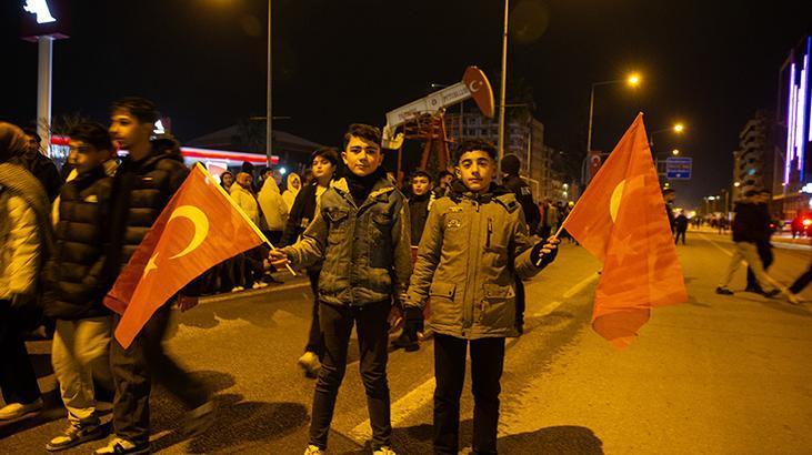 Türkiyenin en zor gecesi: 6 Şubat Hayatını kaybedenler dualarla anıldı