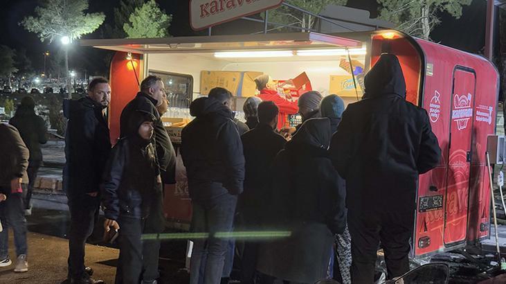 Türkiyenin en zor gecesi: 6 Şubat Hayatını kaybedenler dualarla anıldı