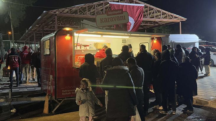 Türkiyenin en zor gecesi: 6 Şubat Hayatını kaybedenler dualarla anıldı