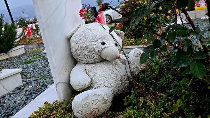 Depremin 3. yıl dönümünde Hatay’da mezarlıklarda hüzün