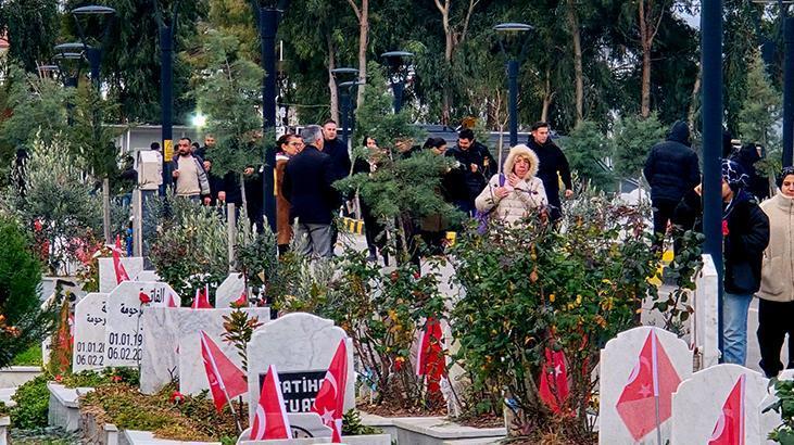 Depremin 3. yıl dönümünde Hatay’da mezarlıklarda hüzün
