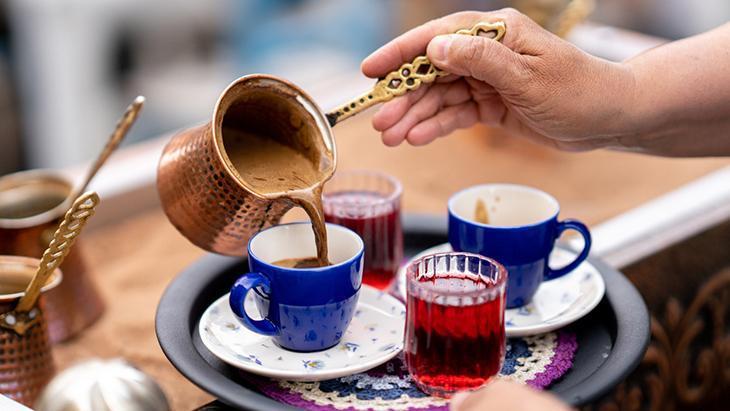 Kahve yanında su içmenin faydaları Kahve yanında su içmenin faydaları