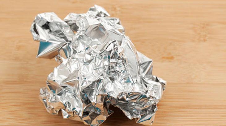 Ne bez ne fırça Küçük folyo topları ayna gibi parlatıyor, sürgüye sürün