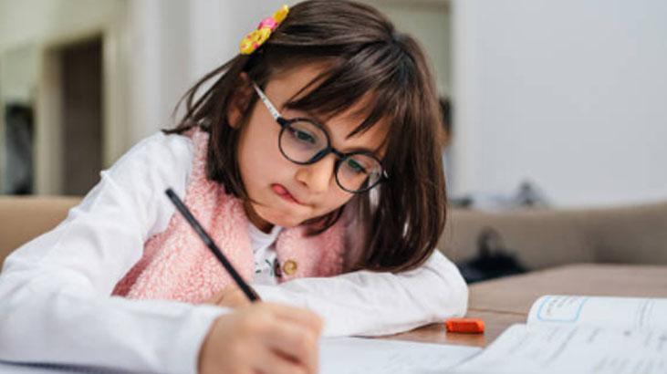 Ebeveynler çocuklarıyla ödev yapmalı mı