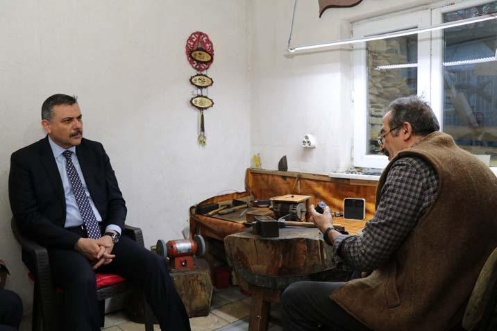 Topraktan çıktığı an sertleşiyor Elleriyle işleyip servete dönüştürüyor: Tam 45 yıldır bu işi yapıyor