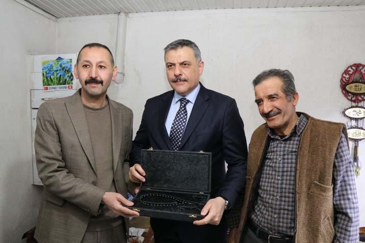 Topraktan çıktığı an sertleşiyor Elleriyle işleyip servete dönüştürüyor: Tam 45 yıldır bu işi yapıyor