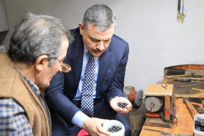 Topraktan çıktığı an sertleşiyor Elleriyle işleyip servete dönüştürüyor: Tam 45 yıldır bu işi yapıyor