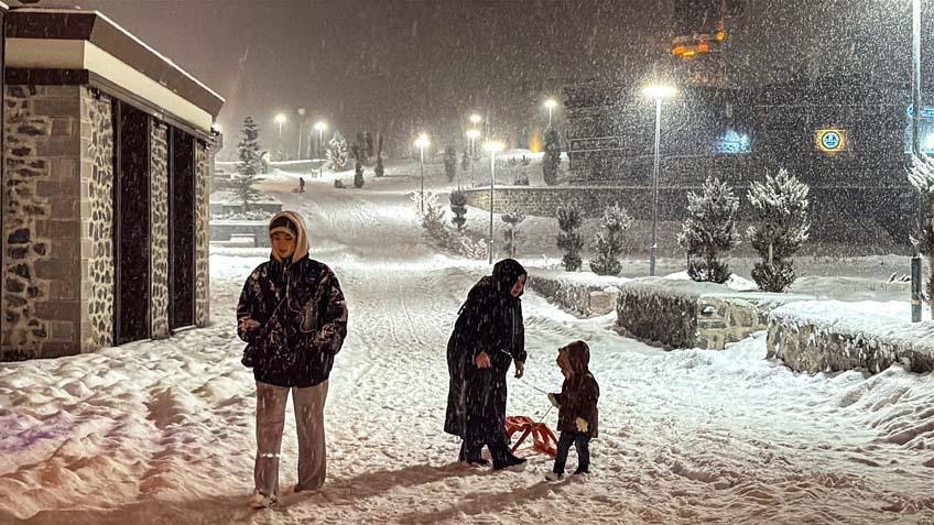 7 metreyi aşan kar duvarı 2 ay kapalı kaldı: Kar, çığ ve kurt korkusu…