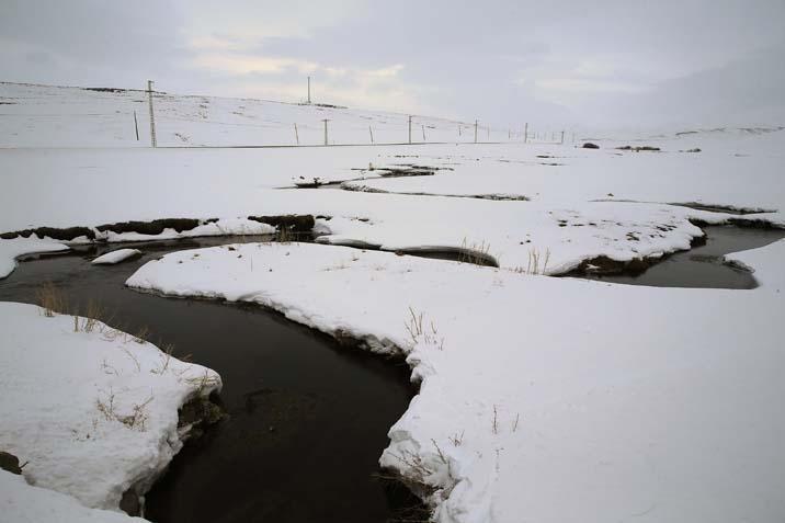 7 metreyi aşan kar duvarı 2 ay kapalı kaldı: Kar, çığ ve kurt korkusu…