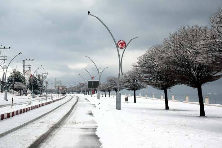7 metreyi aşan kar duvarı 2 ay kapalı kaldı: Kar, çığ ve kurt korkusu…