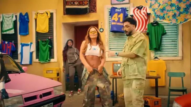 Demet Akalından Sefoya olay gönderme Çok cimri Demet Akalından Sefoya olay gönderme Çok cimri