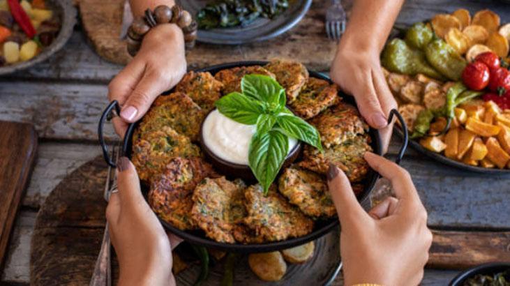 Kabağa taş çıkartan brokoli mücveri tarifi Deneyen mest oluyor, 10 dakika yetiyor Kabağa taş çıkartan brokoli mücveri tarifi Deneyen mest oluyor, 10 dakika yetiyor