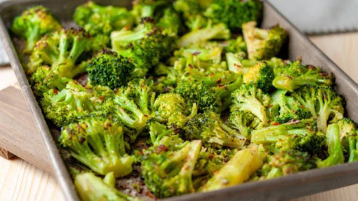 Kabağa taş çıkartan brokoli mücveri tarifi Deneyen mest oluyor, 10 dakika yetiyor Kabağa taş çıkartan brokoli mücveri tarifi Deneyen mest oluyor, 10 dakika yetiyor