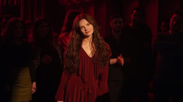 AYNI Yağmur ALTINDA DİZİSİ KONUSU AYNI Yağmur ALTINDA DİZİSİ KONUSU