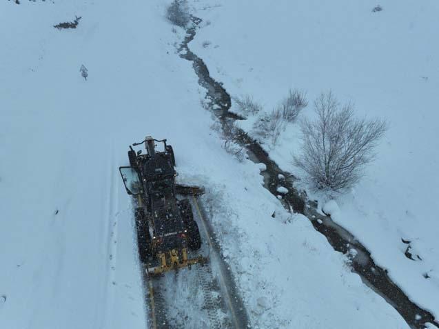 Kent yok oldu Kar kalınlığı 3 metreyi buldu; yağış devam ediyor