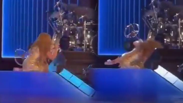 Dünyaca ünlü şarkıcının sahnesinde talihsiz kaza Shakira yere kapaklandı