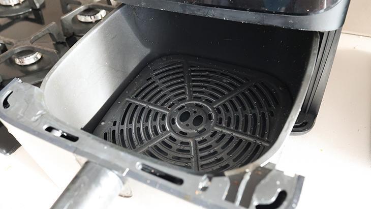 Dakikalarca ovmaya son Airfryer en iyi bu şekilde temizleniyor