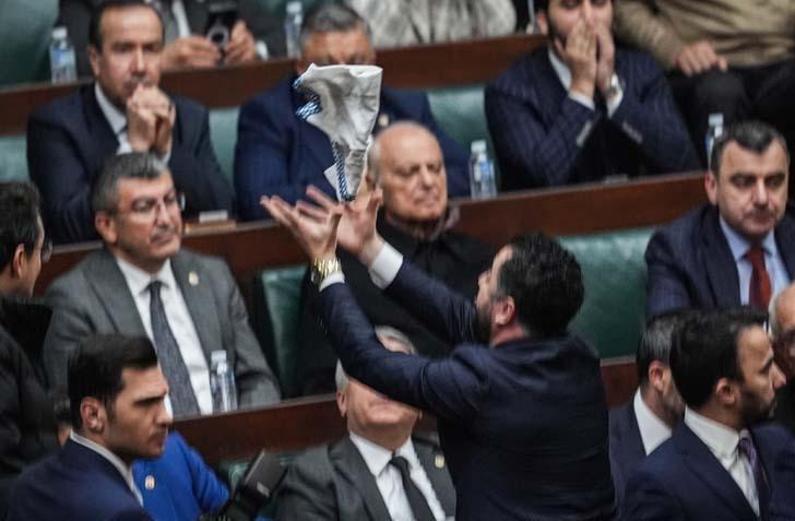 AK Partili kadınlardan Başkan Güneşe şalvarlı destek AK Partili kadınlardan Başkan Güneşe şalvarlı destek