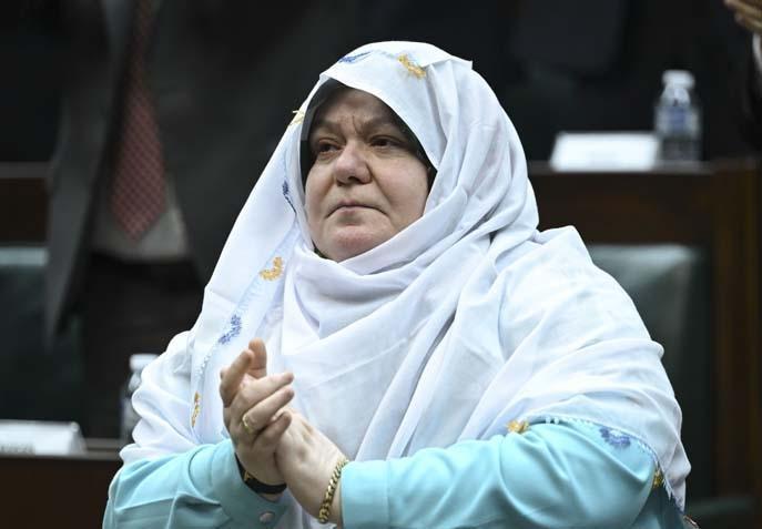 AK Partili kadınlardan Başkan Güneşe şalvarlı destek AK Partili kadınlardan Başkan Güneşe şalvarlı destek