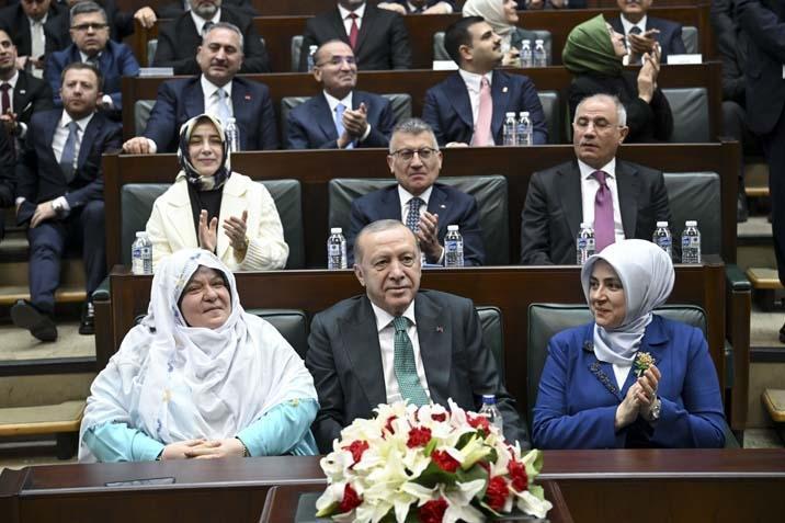 AK Partili kadınlardan Başkan Güneşe şalvarlı destek AK Partili kadınlardan Başkan Güneşe şalvarlı destek