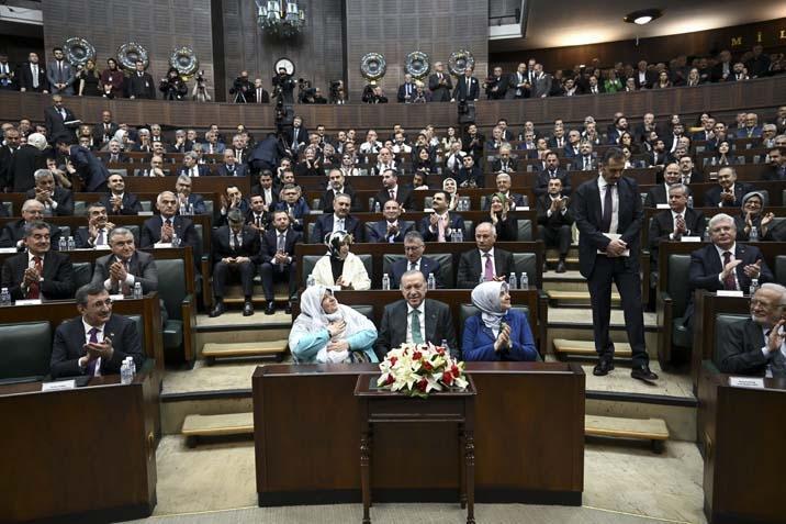 AK Partili kadınlardan Başkan Güneşe şalvarlı destek AK Partili kadınlardan Başkan Güneşe şalvarlı destek