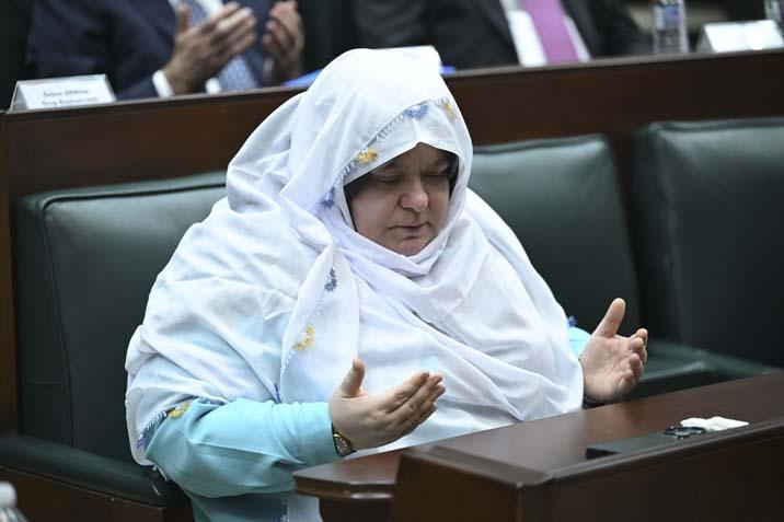 AK Partili kadınlardan Başkan Güneşe şalvarlı destek AK Partili kadınlardan Başkan Güneşe şalvarlı destek