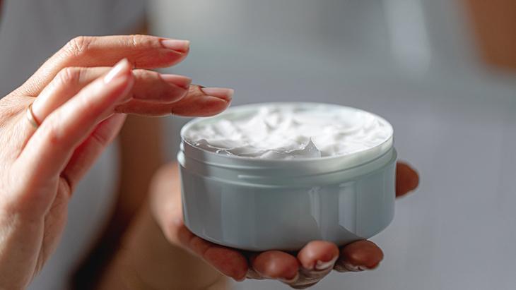 KIŞIN CİLDİ KORUMADA YAŞAM TARZININ ROLÜ KIŞIN CİLDİ KORUMADA YAŞAM TARZININ ROLÜ