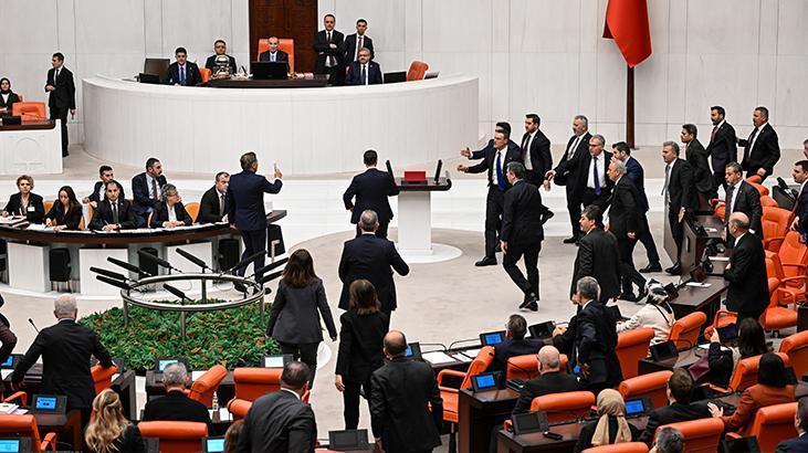 TBMMdeki yemin kavgasında kayıp ayakkabı İşte kavgadan yeni görüntüler