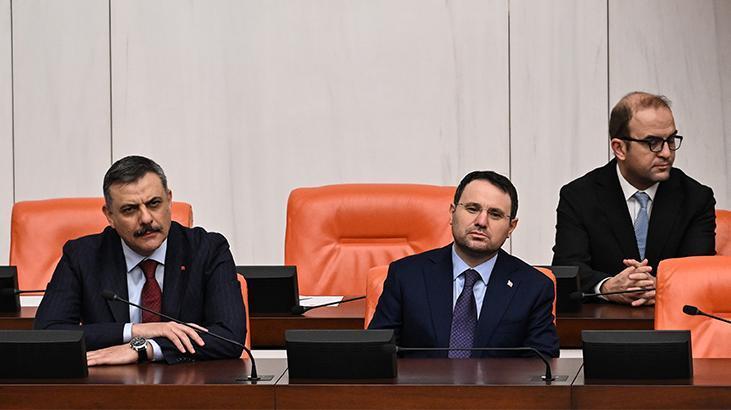 TBMMdeki yemin kavgasında kayıp ayakkabı İşte kavgadan yeni görüntüler