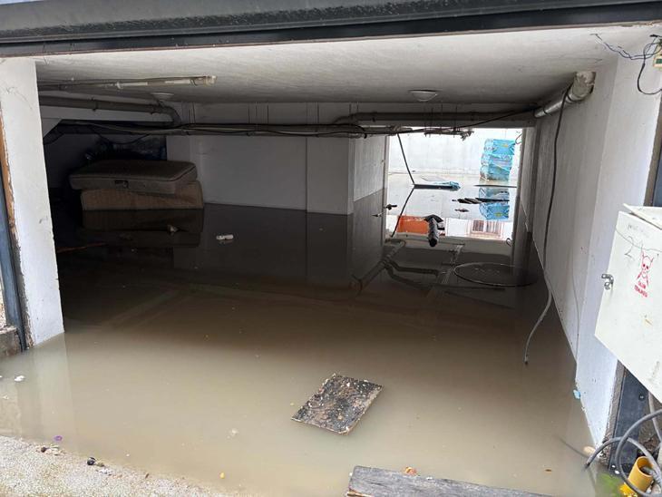 Antalya ve İzmir sele teslim Alanyada barajlar kritik seviyeye geldi, okullar tatil edildi