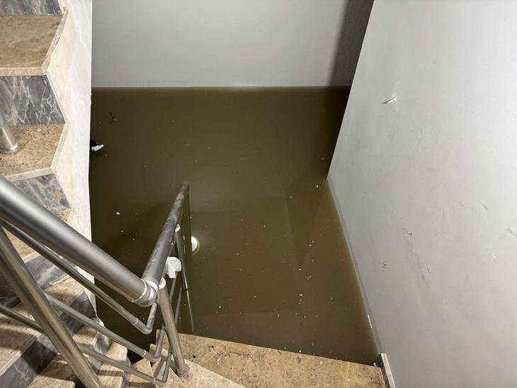 Antalya ve İzmir sele teslim Alanyada barajlar kritik seviyeye geldi, okullar tatil edildi