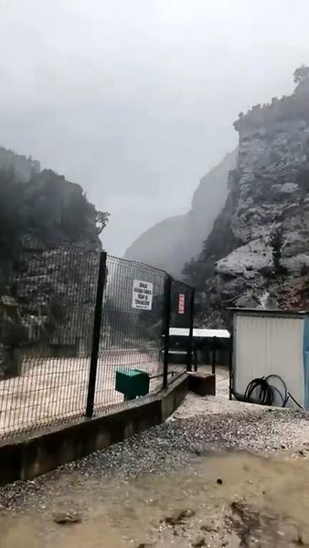 Antalya ve İzmir sele teslim Alanyada barajlar kritik seviyeye geldi, okullar tatil edildi