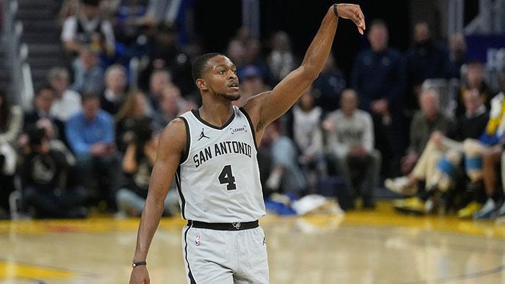 DEAARON FOX KADROYA GİRDİ DEAARON FOX KADROYA GİRDİ