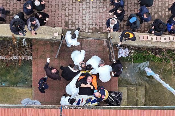 30 kişi tarafından evinden çıkarılan fil hastası, Ankaraya götürüldü /