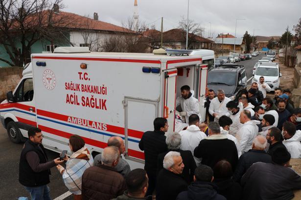 30 kişi tarafından evinden çıkarılan fil hastası, Ankaraya götürüldü /