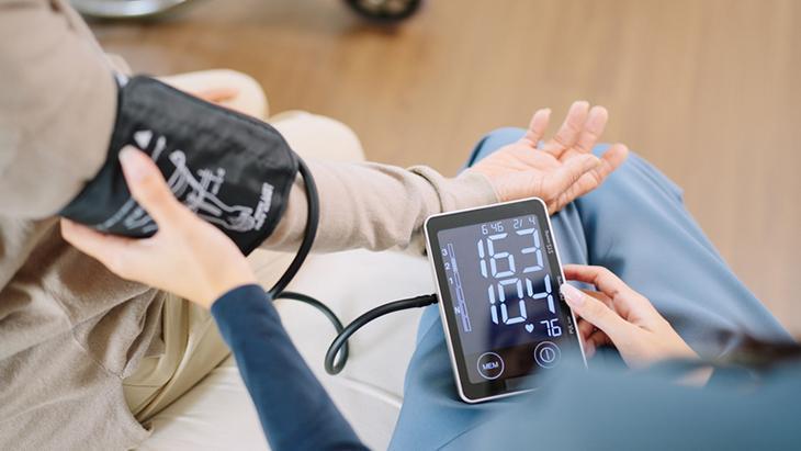 Şikayetim yoktu demeyin Sessizce ilerliyor, tansiyon ölçümüne dikkat