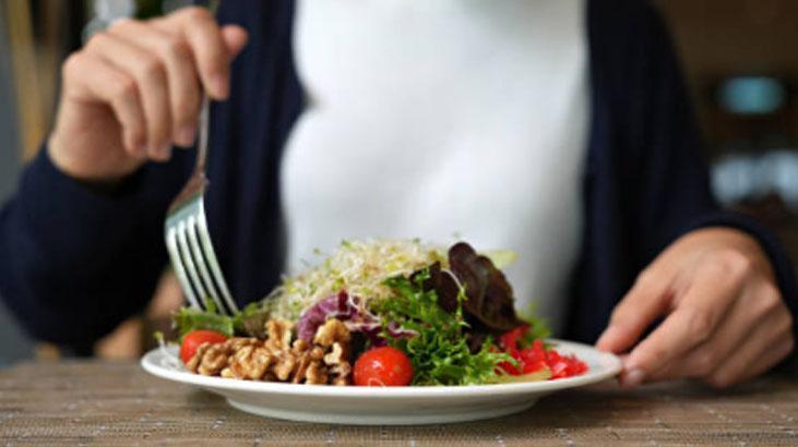 57 yaşında ama 30 yaş genç gösteriyor Bu yiyeceklerden uzak durdum