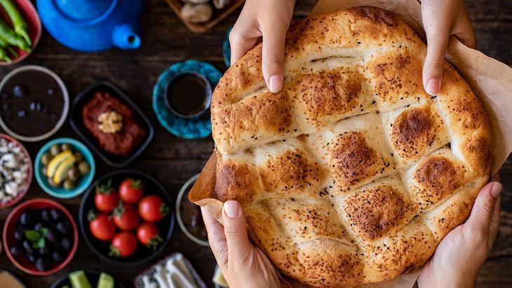 İftara hafif besinlerle başlanmalı