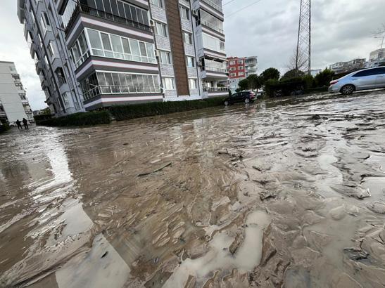 Birçok kenti sağanak vurdu, okullar tatil edildi